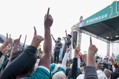 pilkada-cilegon-2024-puluhan-ribu-massa-hadiri-kampanye-akbar-robinsar-fajar