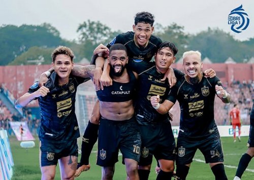 hasil-persik-kediri-vs-psis-semarang-di-liga-1-2024-2025-brandon-scheunemann-jadi-kiper-dadakan-laskar-mahesa-jenar-menang-dramatis-1-0