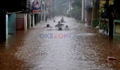 hujan-deras-banjir-rendam-2-rt-di-jaksel