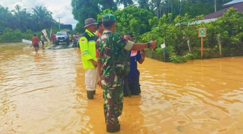 diguyur-hujan-puluhan-rumah-dan-ppk-di-rohul-riau-terendam-banjir