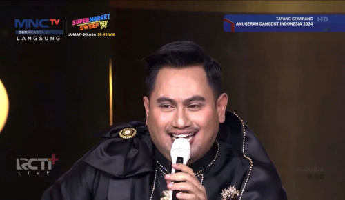 tampil-memukau-king-nassar-buka-anugerah-dangdut-indonesia-2024