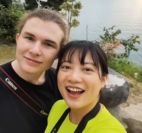 5 Potret Pacar Bule Penyanyi Cilik Leony, Disebut Mirip Dul Jaelani