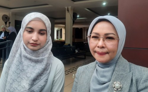 cut-intan-nabila-menangis-saat-video-kdrt-diputar-di-persidangan-armor-toreador