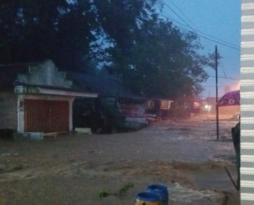 Diguyur Hujan Lebih dari 10 Jam, Sejumlah Wilayah di Malang Selatan Dikepung Banjir