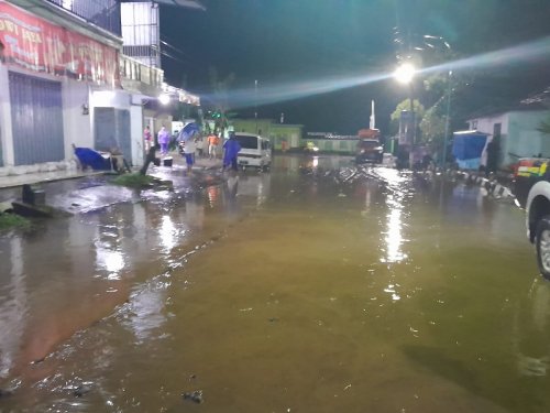 1-orang-meninggal-dunia-terseret-arus-banjir-bandang-di-malang