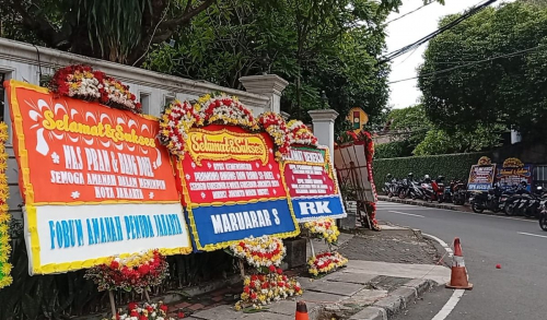 Ariza Bantah RK dan Maruarar Kirim Karangan Bunga ke Pramono-Rano