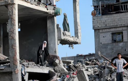 Pilu Perempuan dan Anak-Anak Gaza, Mengais Makanan di Tumpukan Sampah