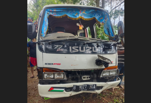 Breaking News! Minibus Elf Terjun ke Jurang di Puncak Bogor, 1 Tewas dan Belasan Penumpang Kritis