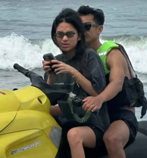 Potret Romantis Azizah Salsha dan Pratama Arhan Naik Jetski di Anyer