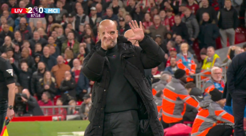Gesture Kontroversial Pep Guardiola usai Diledek Fans Liverpool: Acungkan 6 Jari!