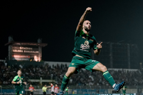 Hasil Madura United vs Persebaya Surabaya di Liga 1 2024-2025: Brace Mohammed Rashid Bawa Bajul Ijo Menang 2-1