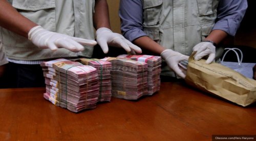 KPK Sita Uang Rp1 Miliar saat OTT di Pekanbaru