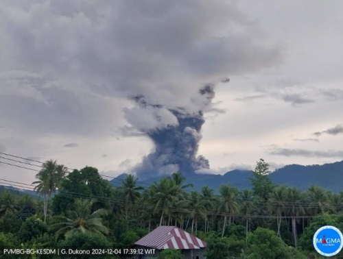 Breaking News! Gunung Dukono Meletus Dahsyat Sore Ini, Muntahkan Abu Vulkanik 3.500 Meter