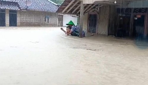 Banjir Rendam Puluhan Rumah di Empat Desa Cianjur