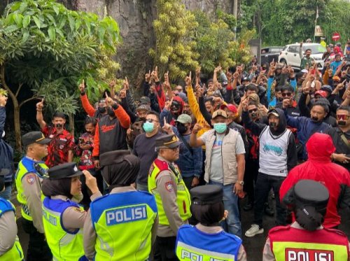 Rekapitulasi Perhitungan Suara Pilkada Cianjur Diwarnai Aksi Demo