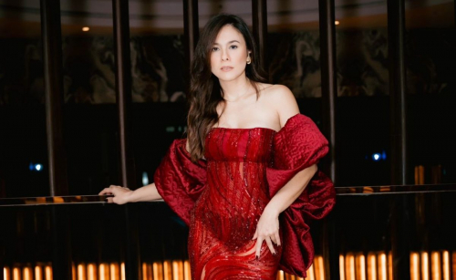 Potret Wulan Guritno Tampil Menyala Pakai Kemben Dress, Bikin Netizen Terpesona