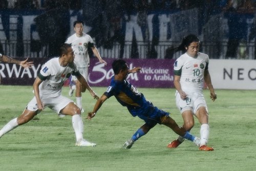 Hasil Babak Pertama Persib Bandung vs Zhejiang FC di AFC Champions League 2 2024-2025: Maung Bandung Tertinggal 1-3