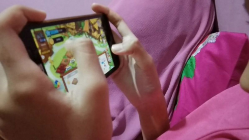 DPR Minta Pemerintah Terbitkan SKB Pembatasan Akes Internet dan HP untuk Anak