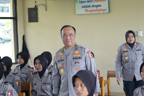 Beri Pengarahan di Pendidikan Bintara, Irwasum Polri Tekankan Calon Polwan Terus Kembangkan Potensi Diri