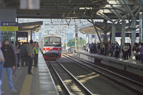 333 Juta Penumpang Naik Kereta: KRL, LRT dan Whoosh hingga November 2024