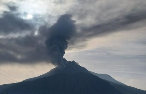 Metelus Lagi, Gunung Lewotobi Laki-Laki Muntahkan Abu Vulkanik Setinggi 2.000 Meter