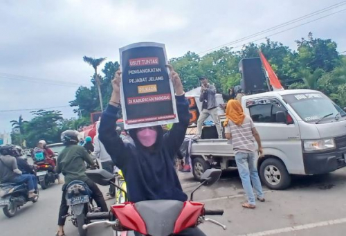 Warga Banggai Turun ke Jalan, Minta Pemerintah Tindak Tegas ASN yang Tak Netral di Pilkada