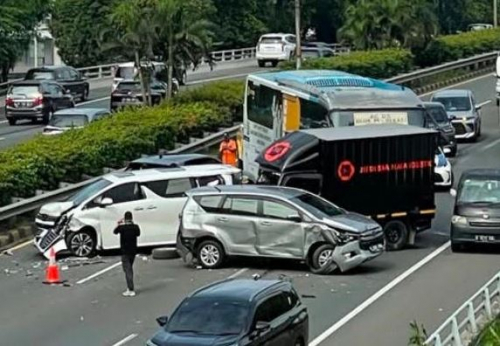 Kronologi Kecelakaan Beruntun di Tol Dalam Kota, Ada yang Potong Jalur
