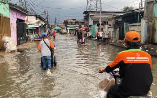 banjir-rob-di-pluit-jakut-mulai-surut-warga-sebut-ketinggian-sempat-40-cm