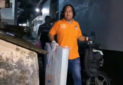 Datangi Rumah Sati Keluarga di Tangsel, Polisi Amankan Sejumlah Barang Bukti
