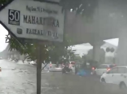 hujan-seharian-makassar-dikepung-banjir