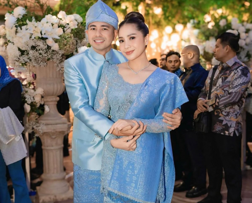 4 Potret Cantik Nagita Slavina Pakai Kebaya Biru Muda di Pernikahan Zumi Zula dan Putri Zulhas
