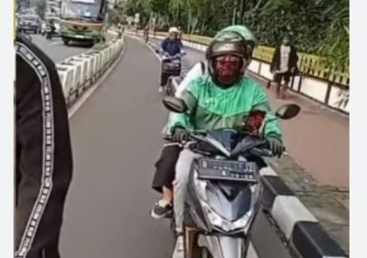 Pesepeda Ditendang Ojol hingga Terjatuh di Jalur Sepeda Sudirman, Polisi Turun Tangan