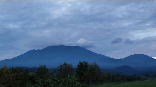 aktivitas-gunung-raung-meningkat-badan-geologi-terjadi-61-kali-gempa-hembusan