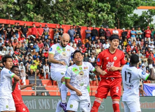 tak-terima-ditahan-persebaya-surabaya-0-0-pelatih-semen-padang-kita-harusnya-menang