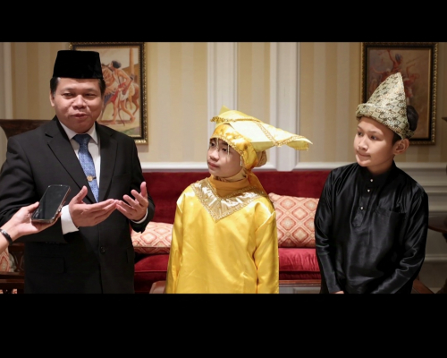 Siswa SD WNI Sambut Prabowo di Kairo: Bangga Banget