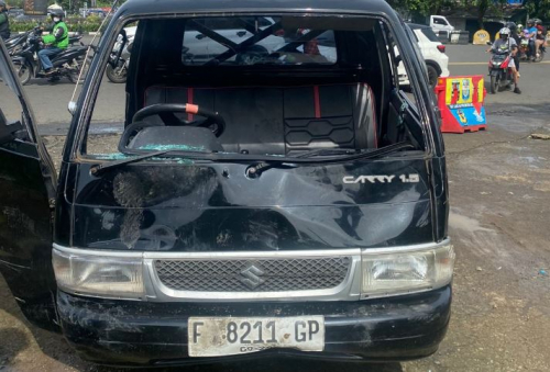 Mobil Pikap Diduga Hasil Curian Dikejar Warga di Bogor, Sempat Tabrak Kendaraan Lain