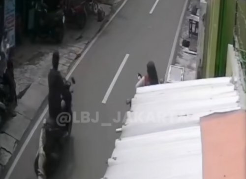 wanita-cantik-terseret-hingga-5-meter-saat-pertahankan-motornya-dari-begal-di-jakut