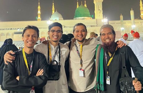 personel-sheila-on-7-umrah-bareng-penantian-18-tahun-akhirnya-terwujud