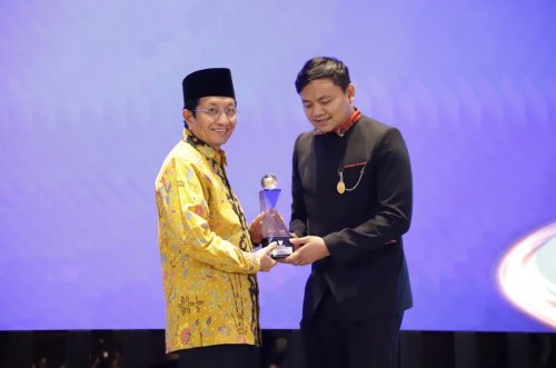 raih-anugerah-keterbukaan-informasi-publik-2024-menag-kemenag-semakin-terbuka-dan-informatif