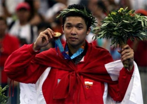 3-pebulu-tangkis-indonesia-yang-punya-prestasi-fenomenal-di-usia-muda-nomor-1-taufik-hidayat