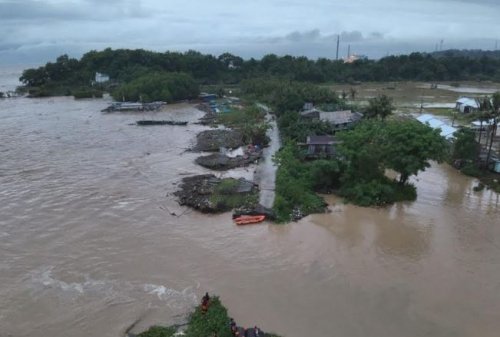 titik-banjir-di-sulsel-terus-bertambah-basarnas-makassar-terjunkan-tim-evakuasi