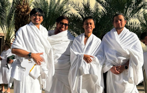 friendship-goals-intip-gaya-personel-sheila-on-7-jalani-ibadah-umrah-bersama