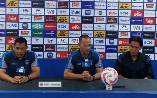 pelatih-persita-tangerang-anggap-kemenangan-persib-bandung-hanya-keberuntungan