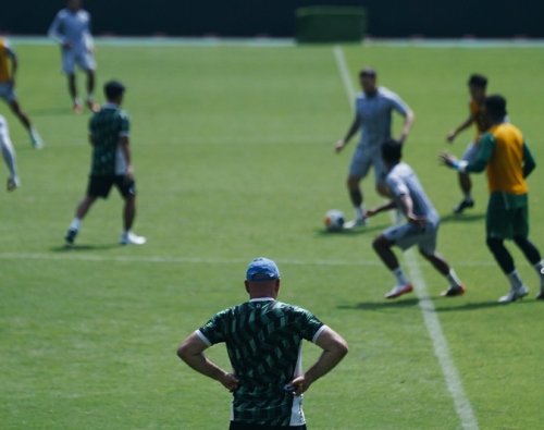 baru-menang-lawan-persita-tangerang-bojan-hodak-langsung-perintahkan-persib-bandung-latihan-lagi