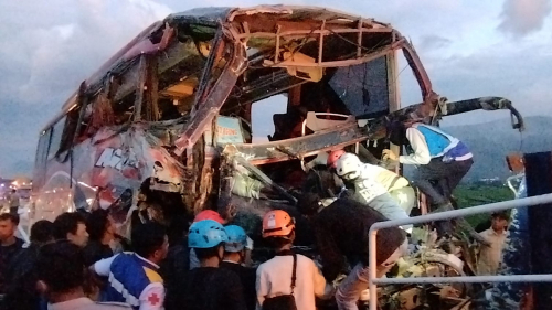 Kronologi Kecelakaan Bus Pelajar dan Truk Pakan Ternak di Tol Pandaan Malang yang Tewaskan 4 Orang