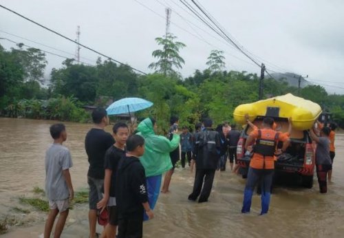 banjir-bandang-melanda-maros-lima-jembatan-terputus