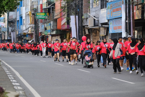 Sukses Digelar di Lima Kota, 42 Ribu Peserta Antusias Ikuti Fun Walk Alfamart