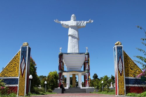 9-patung-yesus-kristus-tertinggi-di-dunia-nomor-1-ada-di-indonesia