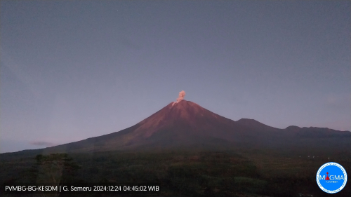 Gunung Semeru Erupsi Luncurkan Abu Vulkanik 900 Meter Pagi Tadi