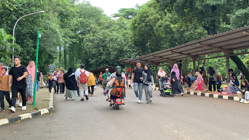 26 Ribu Warga Serbu Ragunan, Habiskan Waktu Libur Natal